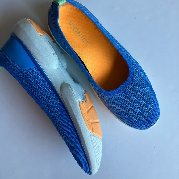 Vionic
Kallie Knit Slip-Ons Azure blue size 8 - Picture 6 of 9